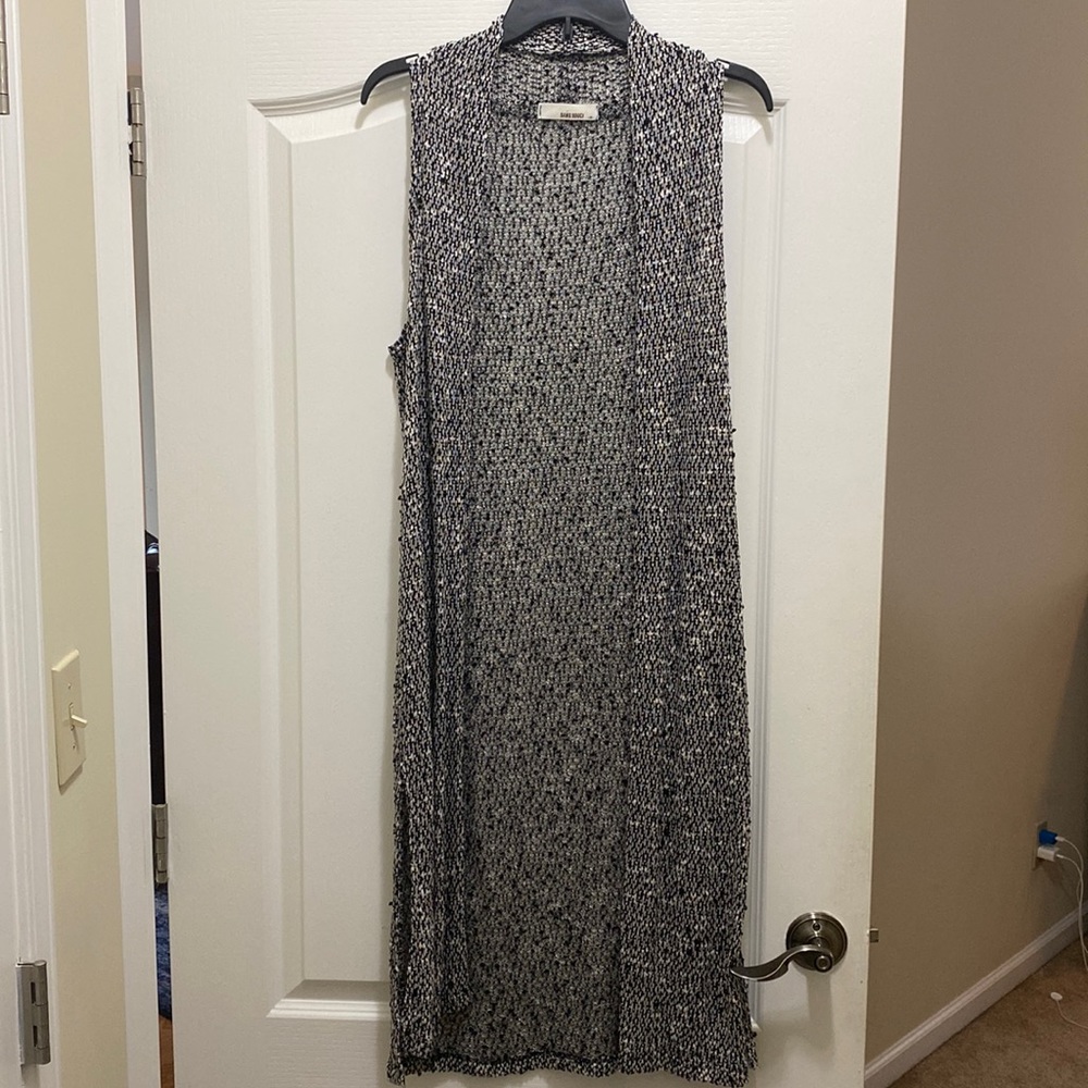 Black and white long sleeveless kimono
